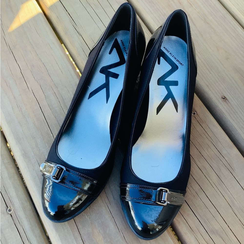 Elegant low wedge loafers 🌷